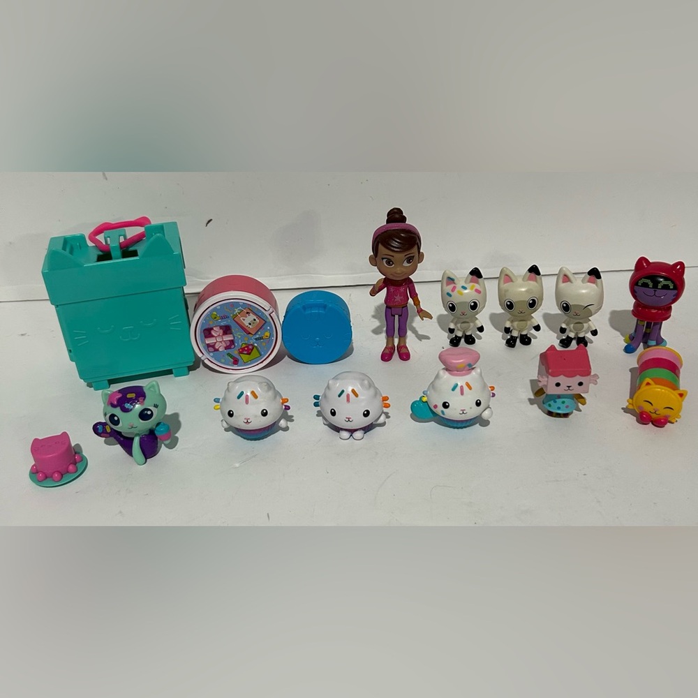 gabby's dollhouse figures lot Of 15 Pieces Assortment